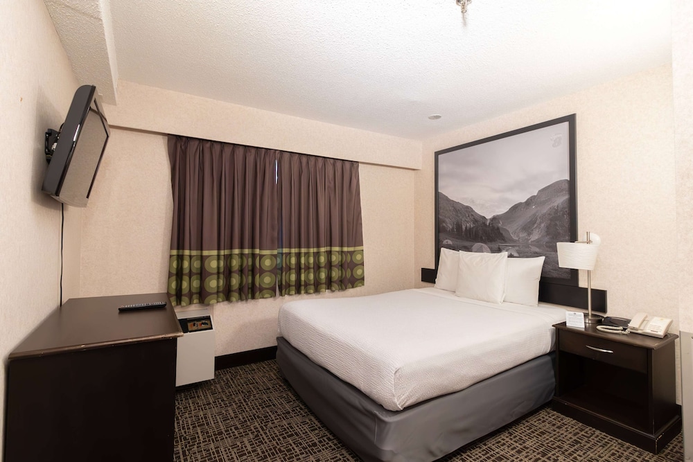 Room, 1 Queen Bed, Non Smoking - Photo 1