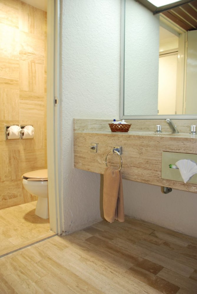 Junior Suite, 2 Double Beds - Photo 11