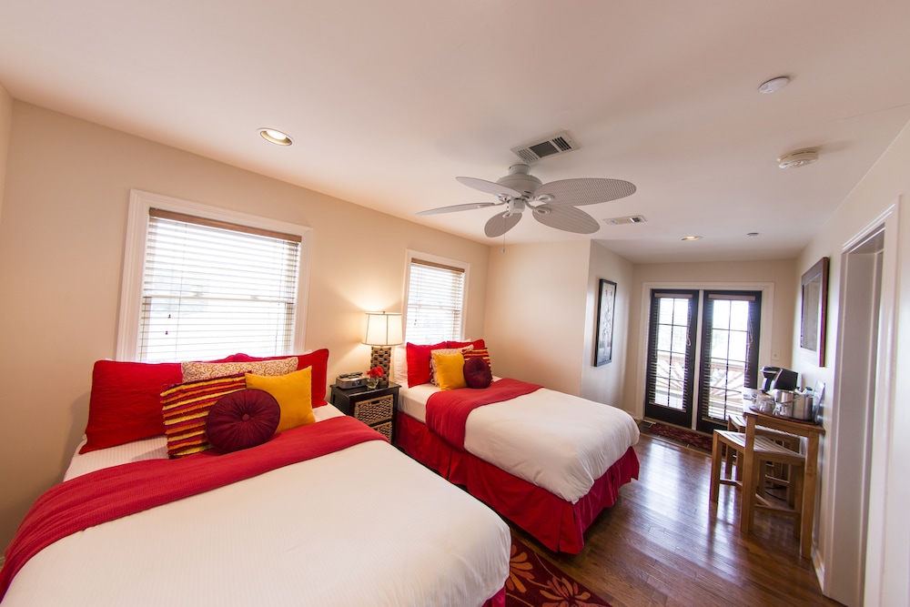 Deluxe Room, 2 Double Beds (Loretta) photo 3