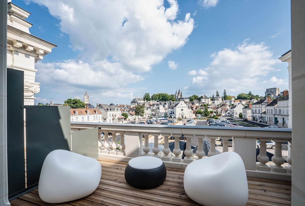Superior Room, 1 King Bed, Non Smoking, Balcony photo 3