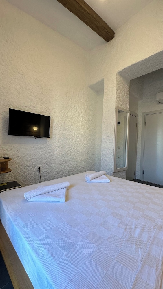 Classic Suite, 1 King Bed, Garden View