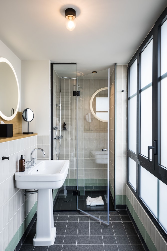 Le Grand Quartier bathroom photo