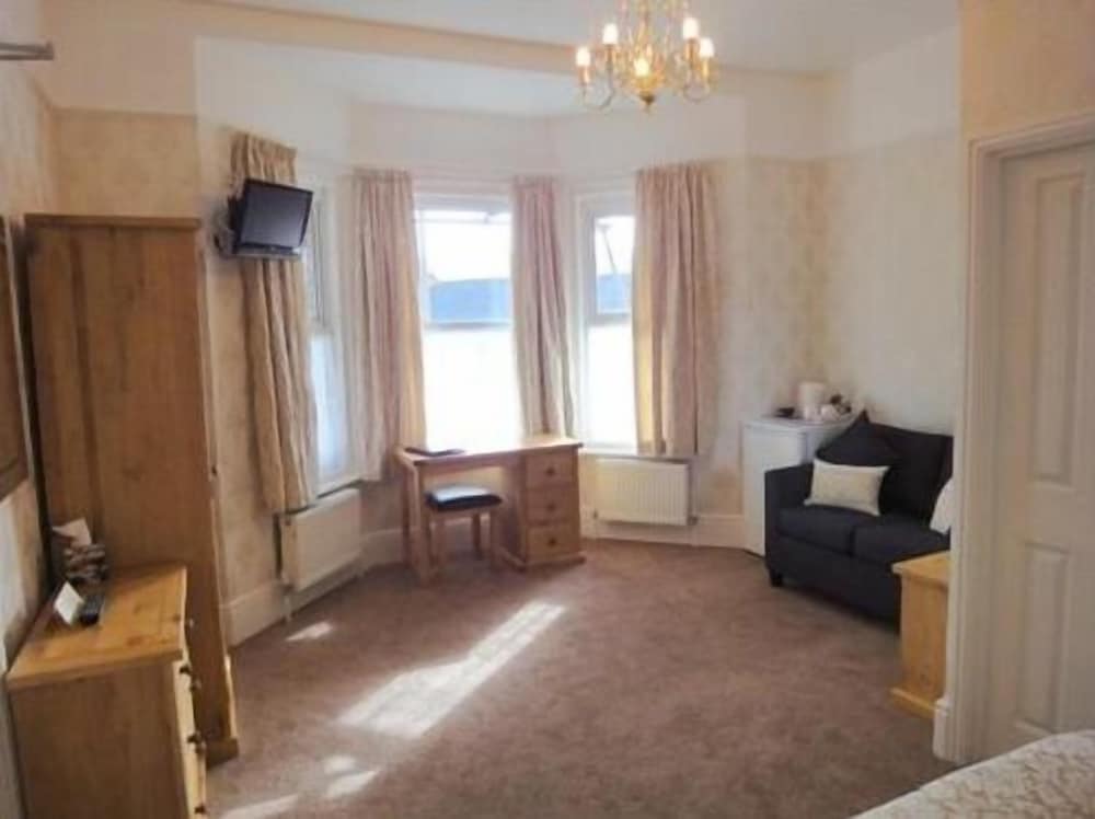 Double Room, Ensuite (Large Super King) photo 3