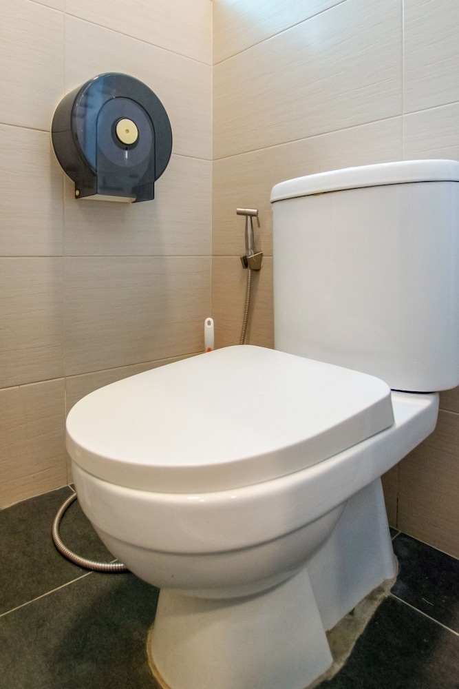 6 Beds Family Room with Shared Bathroom photo 3