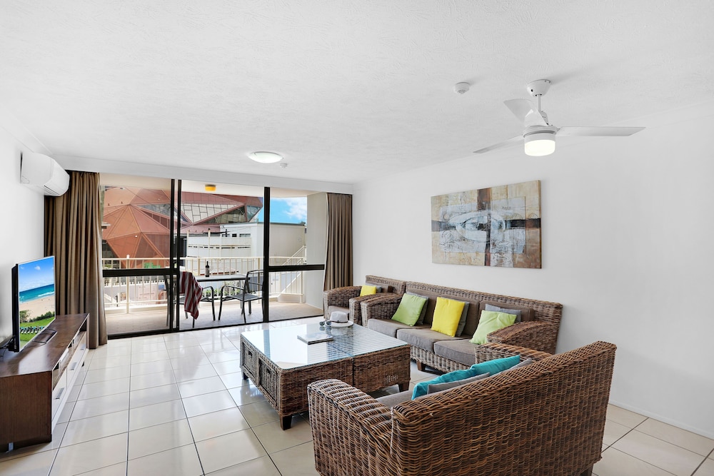 2 Bedroom Apartment - Pool View - Photo 4
