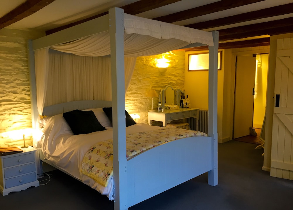 Standard Double Room (The Courtyard Barn) photo 3