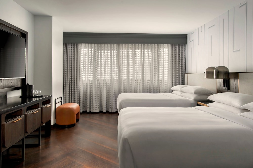 Room, 2 Queen Beds - Photo 1