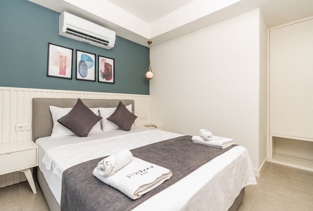 Deluxe Room - Photo 2