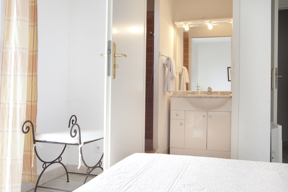 Condo, 1 Bedroom photo 2