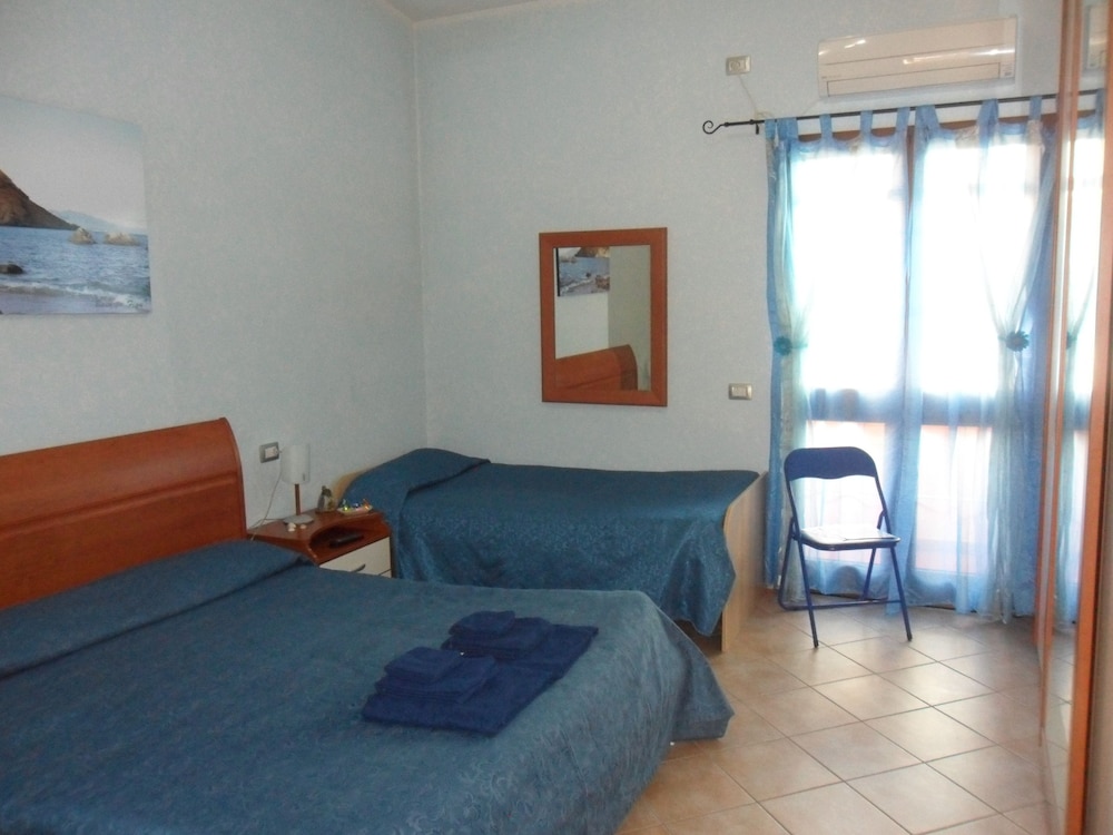 Classic Triple Room photo 1