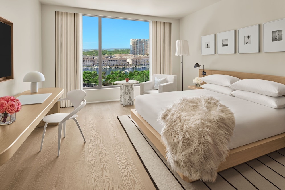 Premier Room, 1 King Bed (View) - Photo 4
