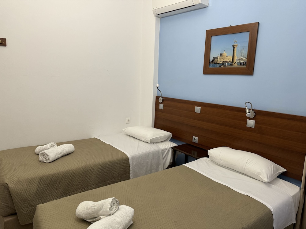 Basic Twin Room, 2 Twin Beds, Non Smoking photo 1