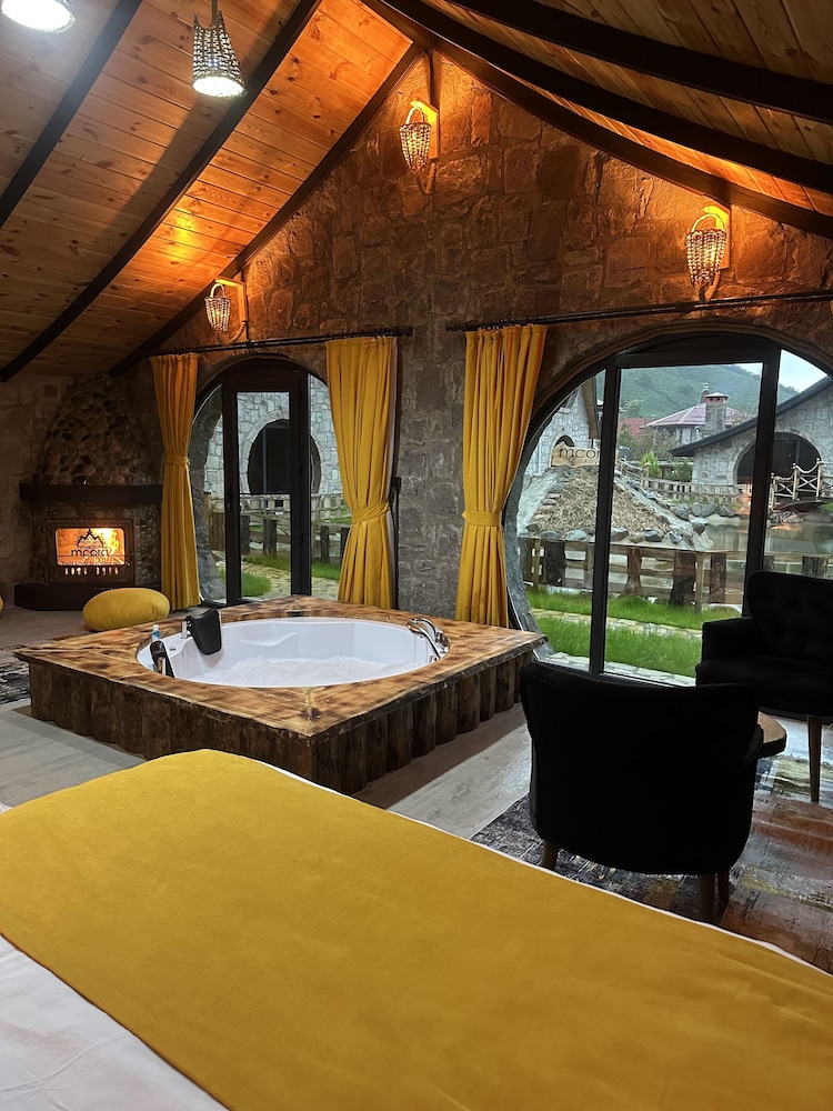 Deluxe Studio Suite, 1 Bedroom, Pool View photo 1