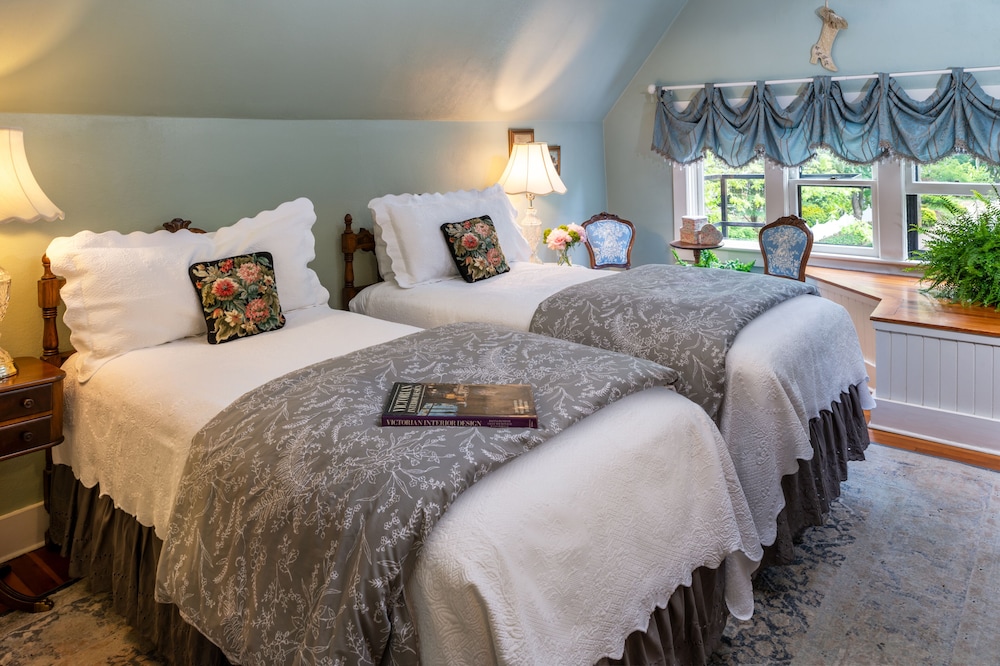 Hampton Suite (3rd Floor)