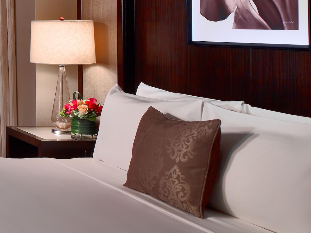 Suite, 1 King Bed, Harbor View - Photo 2