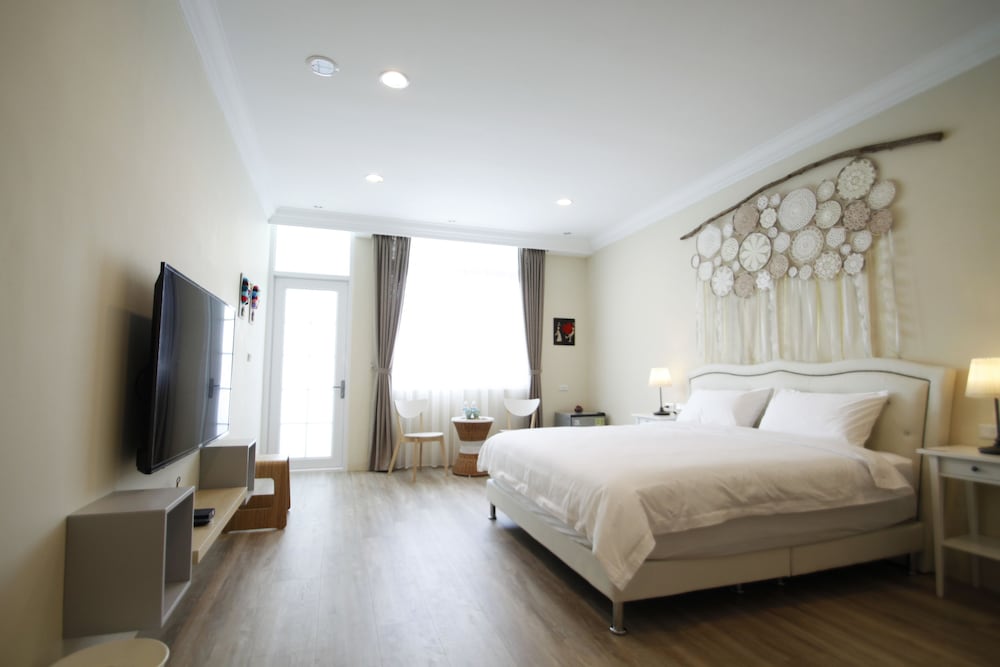 Deluxe Double Room, 1 King Bed, Balcony photo 2