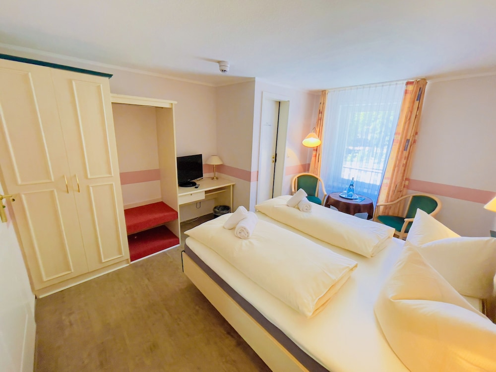 Economy Double Room photo 3