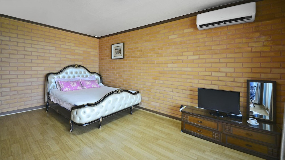 Basic Room, 1 Bedroom (B202(Oceanview)) photo 2