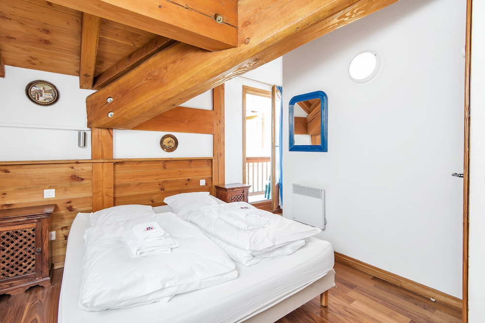 Double Room with West Facing Balcony photo 3