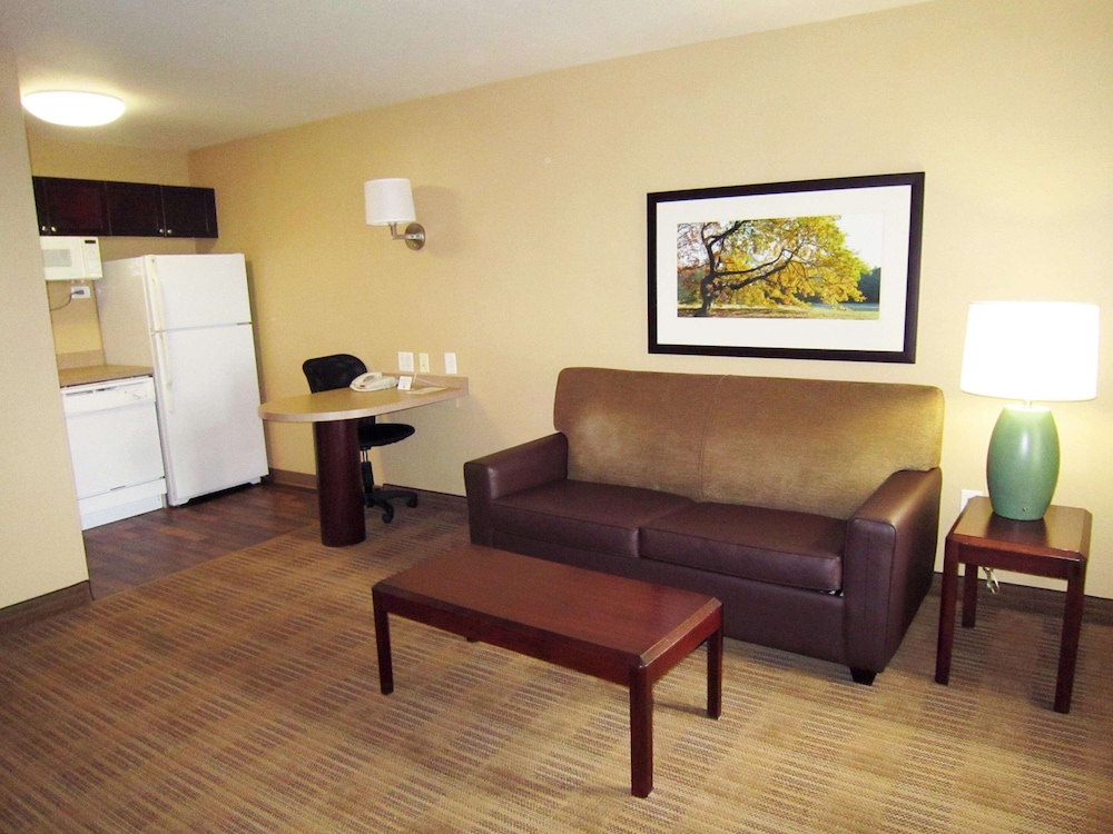 Suite, 1 King Bed with Sofa bed, Non Smoking - Photo 4