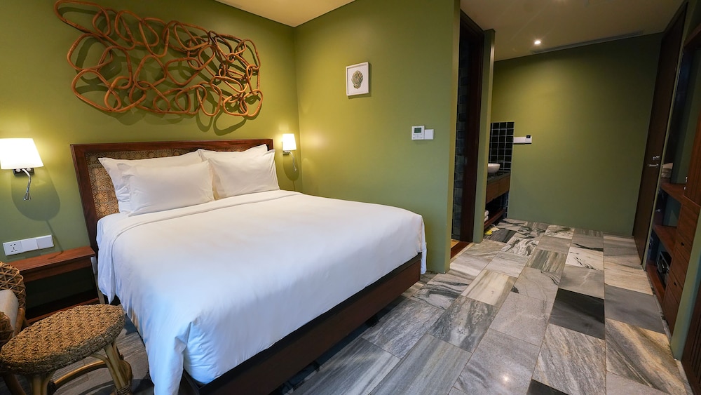 Premier Room, Pool View photo 2