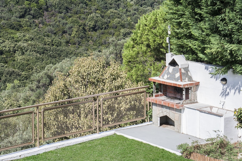 Grand Villa, 2 Bedrooms, Private Pool, Garden Area photo 3