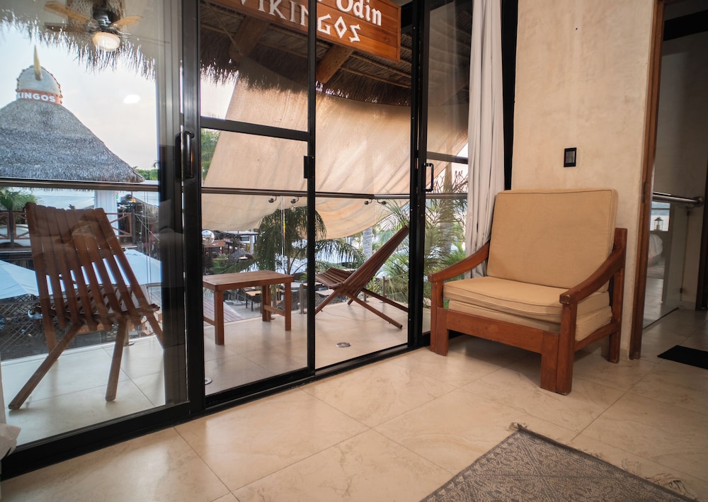 Deluxe Room, Balcony