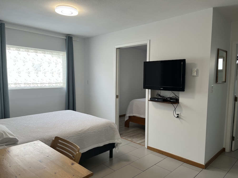 Suite, 1 Bedroom, Kitchen photo 3