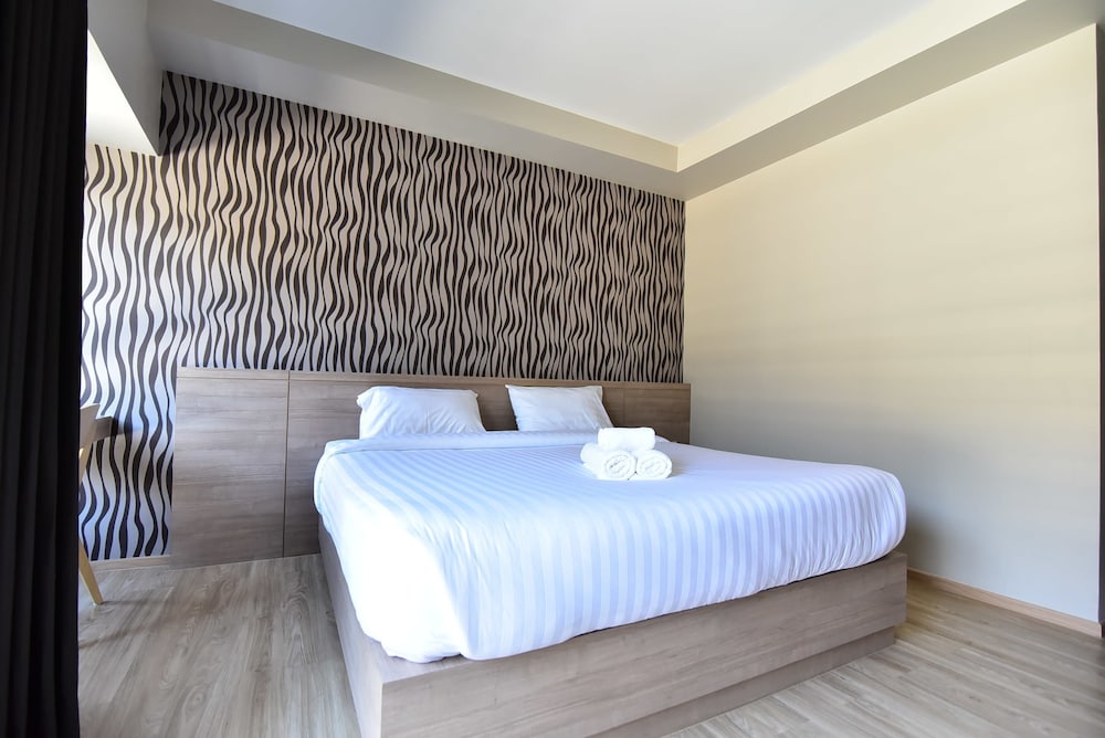 Deluxe Corner Room photo 2