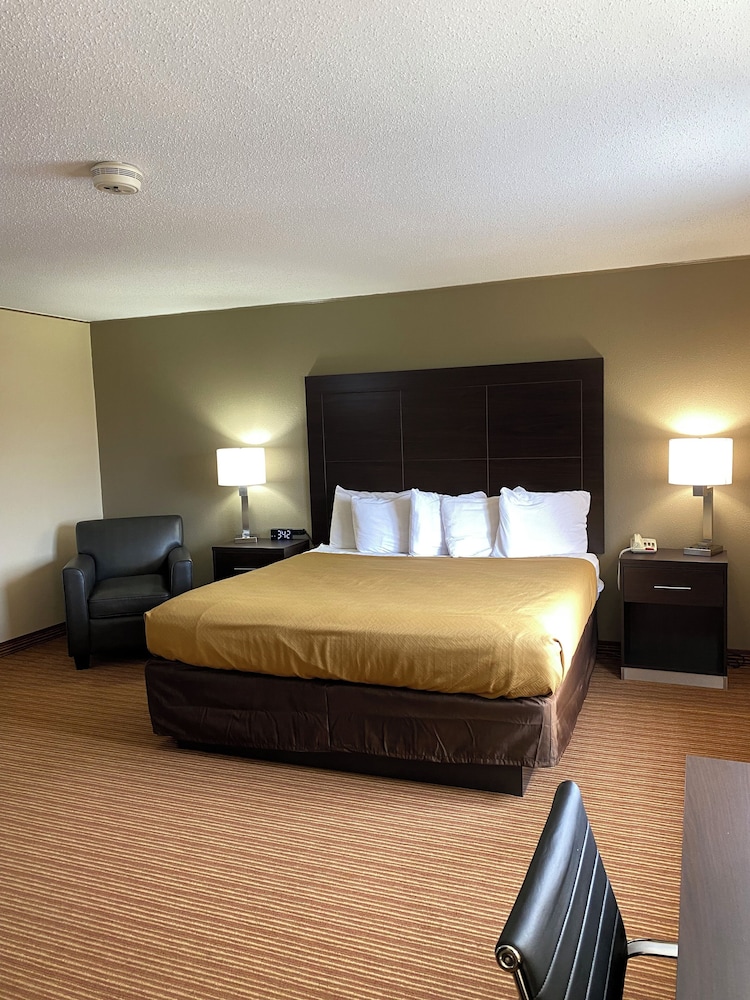Standard Room, 1 King Bed, Non Smoking - Photo 2