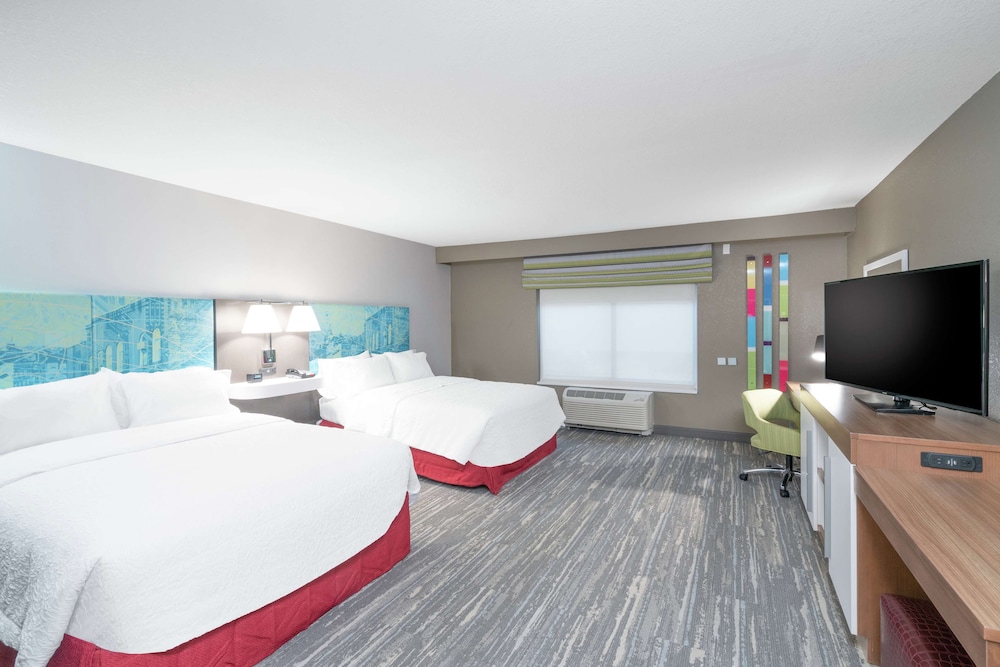 Room, 2 Queen Beds, Accessible (Roll-In Shower, Mobility & Hearing) photo 2