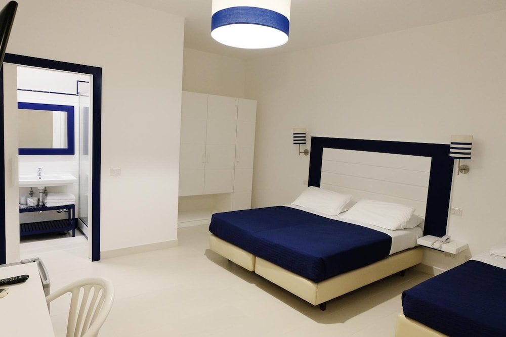 Double or Twin Room - Photo 2