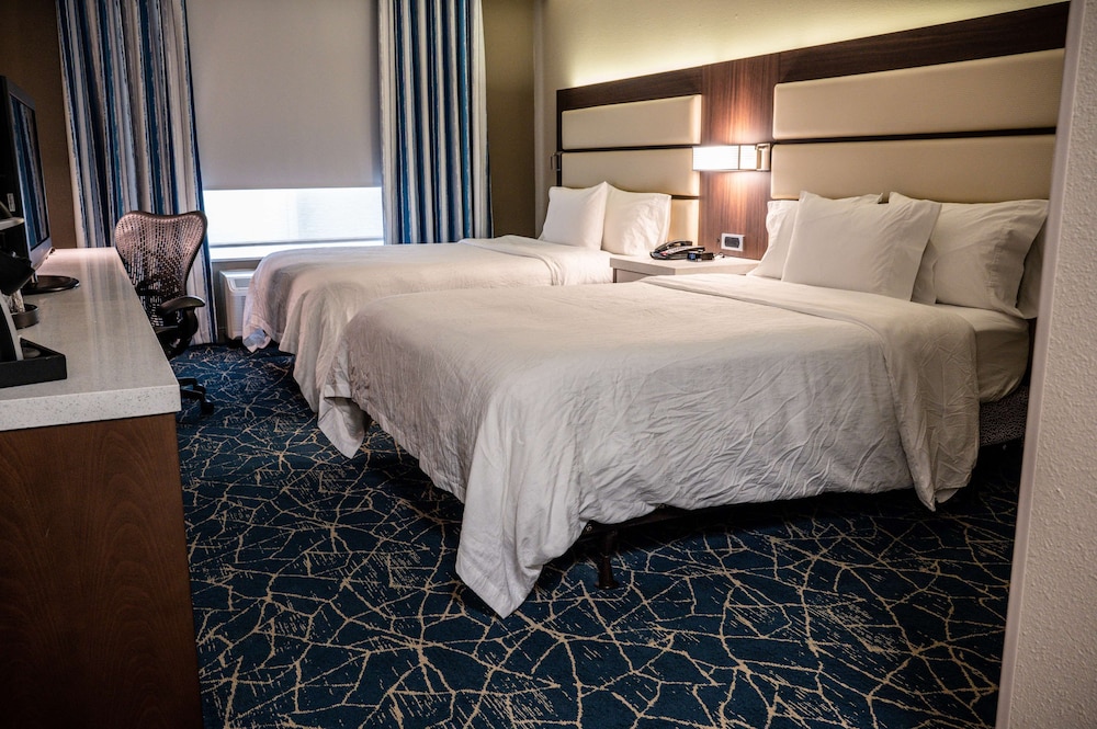 2 Queen Bed Accessible with Bath tub - Photo 12