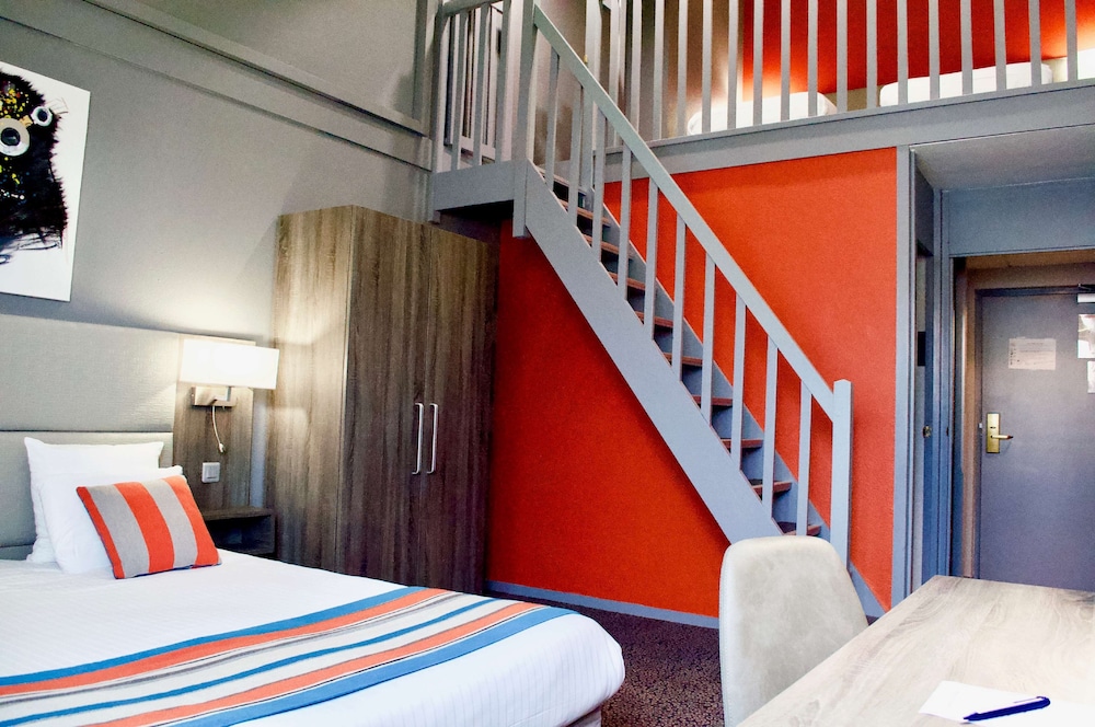 Standard Room, Multiple Beds - Photo 4