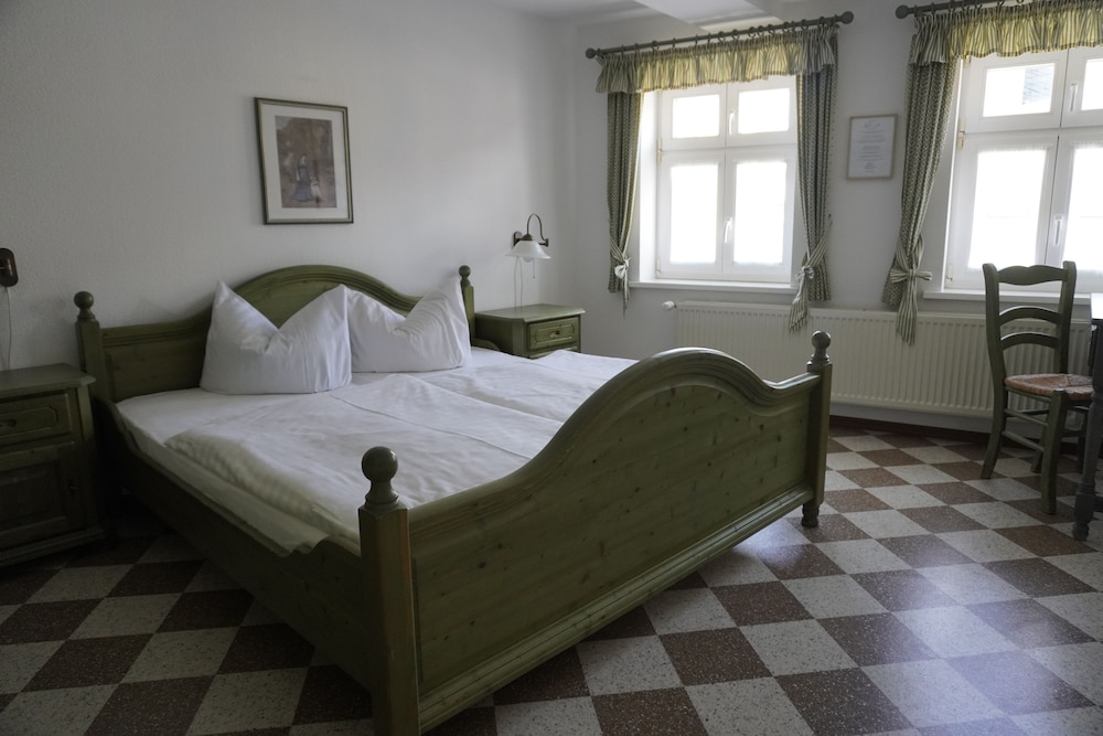Basic Double Room, 1 Bedroom, Non Smoking, City View photo 2
