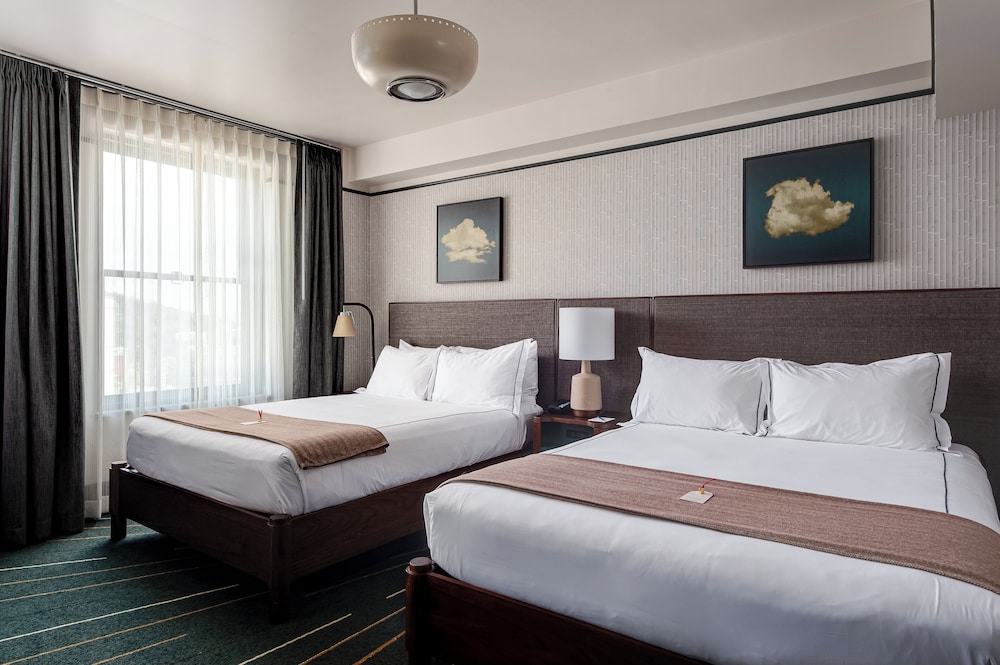 Standard Room, 2 Queen Beds photo 1