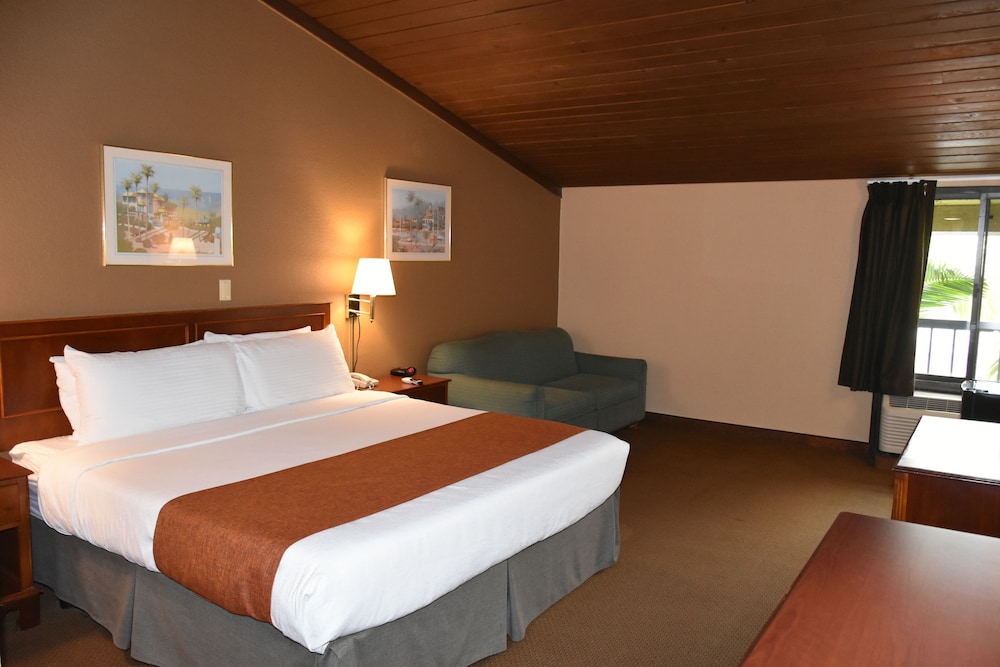 Executive Room, Non Smoking, Pool View - Photo 1