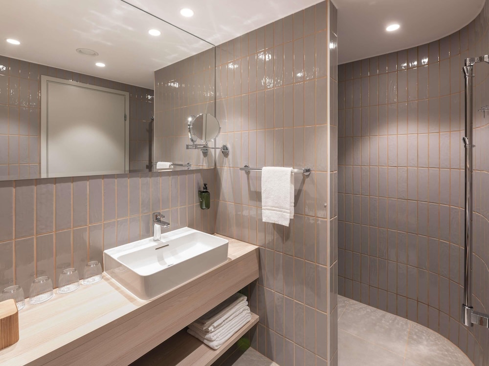 Deluxe Room, 1 Double Bed with Sofa bed - Photo 4