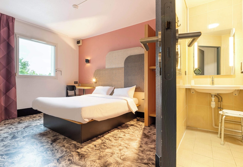 Double Room, Mobility Accessible - Photo 1