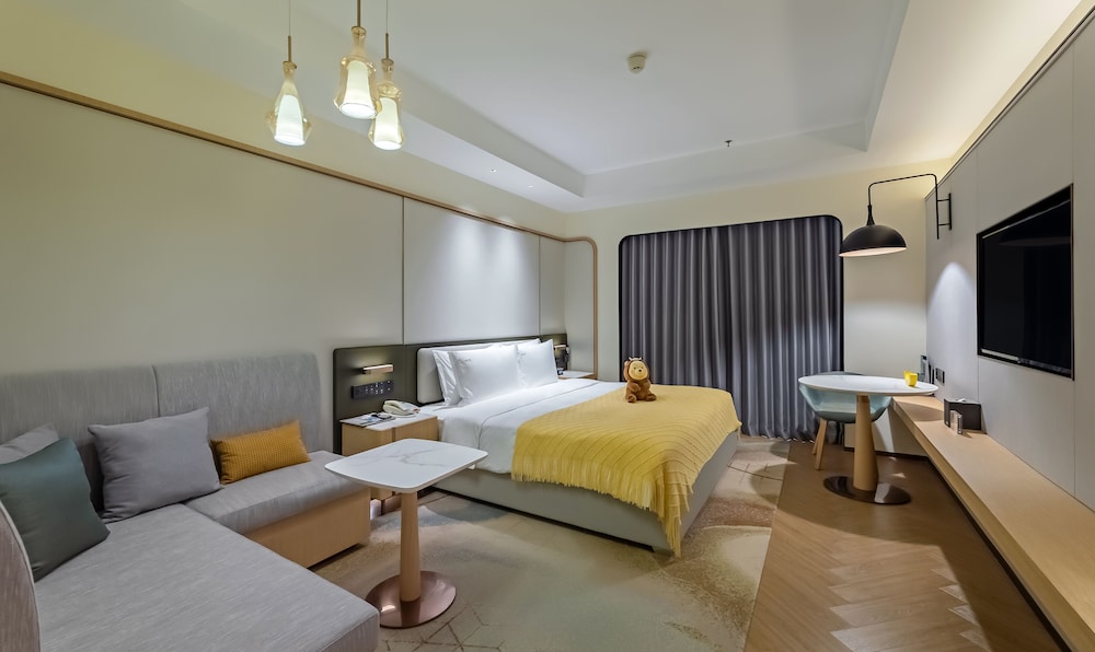 Standard Room, 1 King Bed, City View - Photo 8