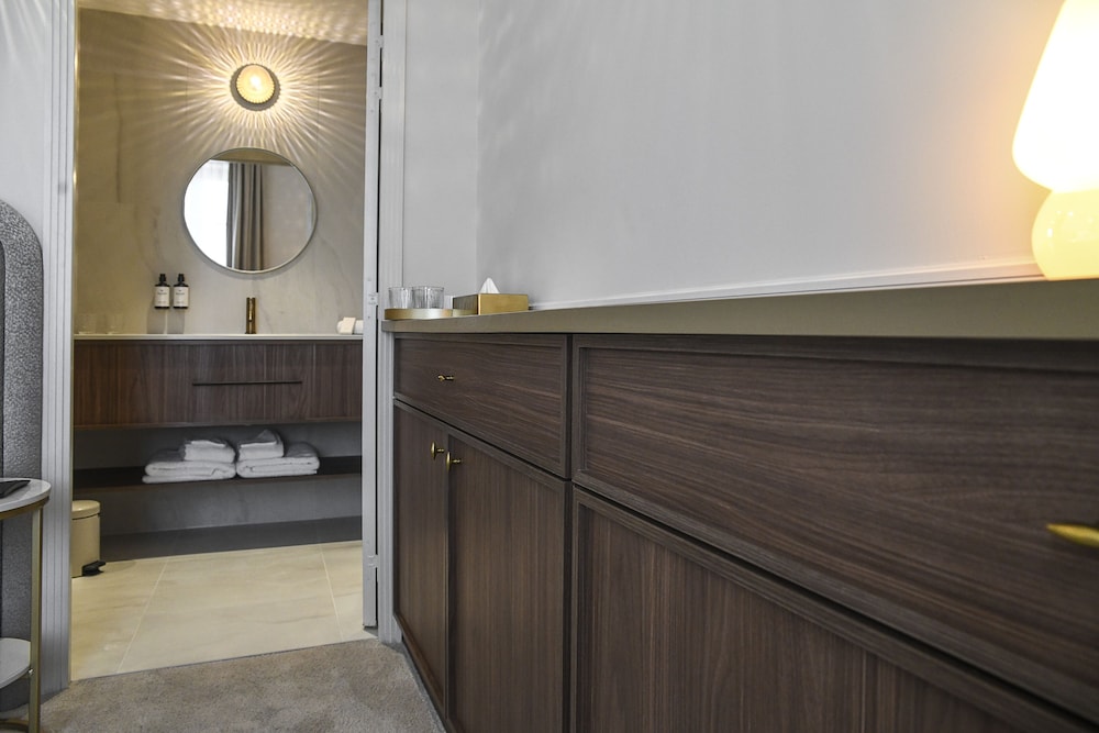 Suite (Prestige)