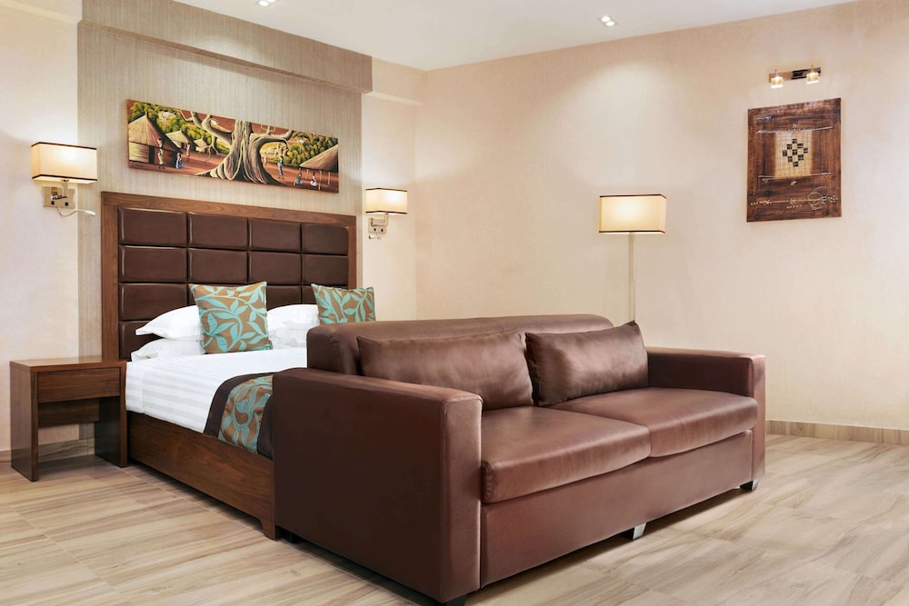 Standard Room, 1 Queen Bed, Non Smoking photo 3