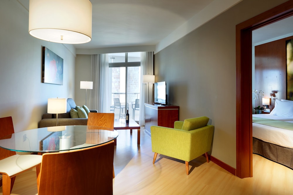 Junior Suite, Balcony thumbnail 5
