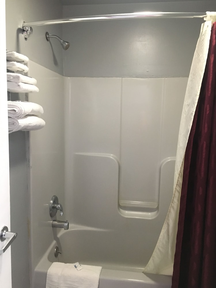 Room, 1 King Bed, Non Smoking - Photo 10