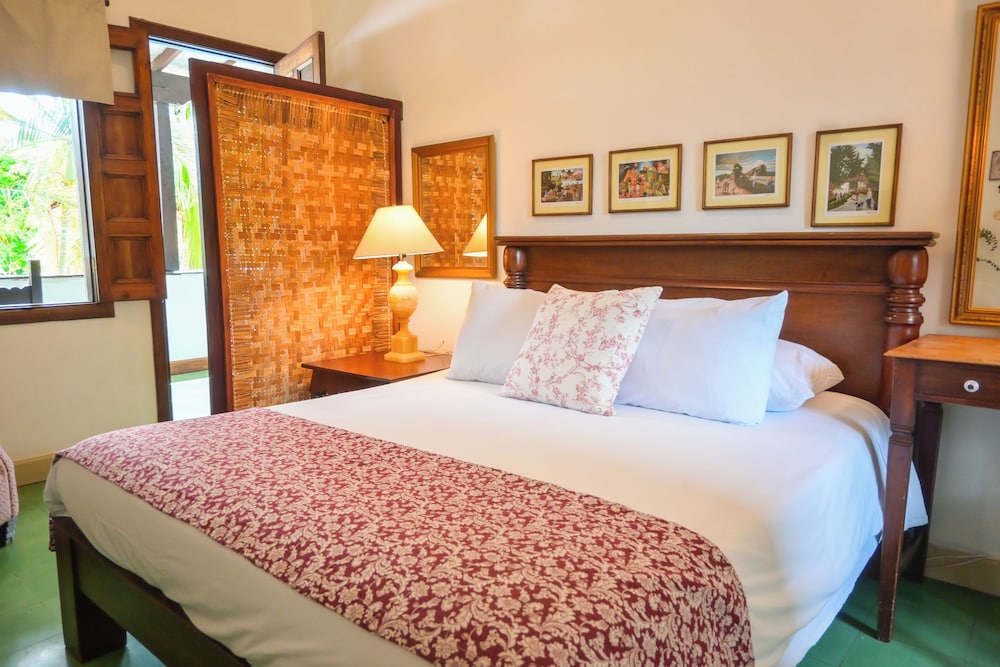 Room (Our Petite)
