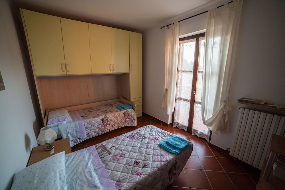 Single Room, Shared Bathroom photo 1