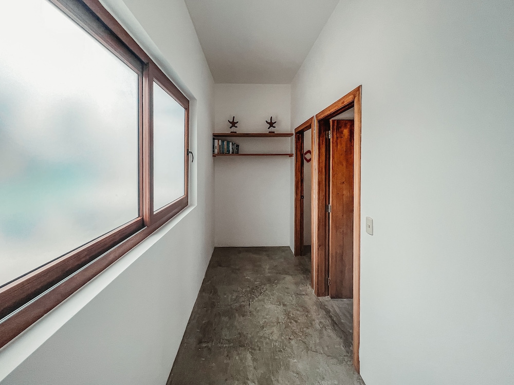 Deluxe Duplex, 2 Bedrooms, Sea View, Beachside photo 3
