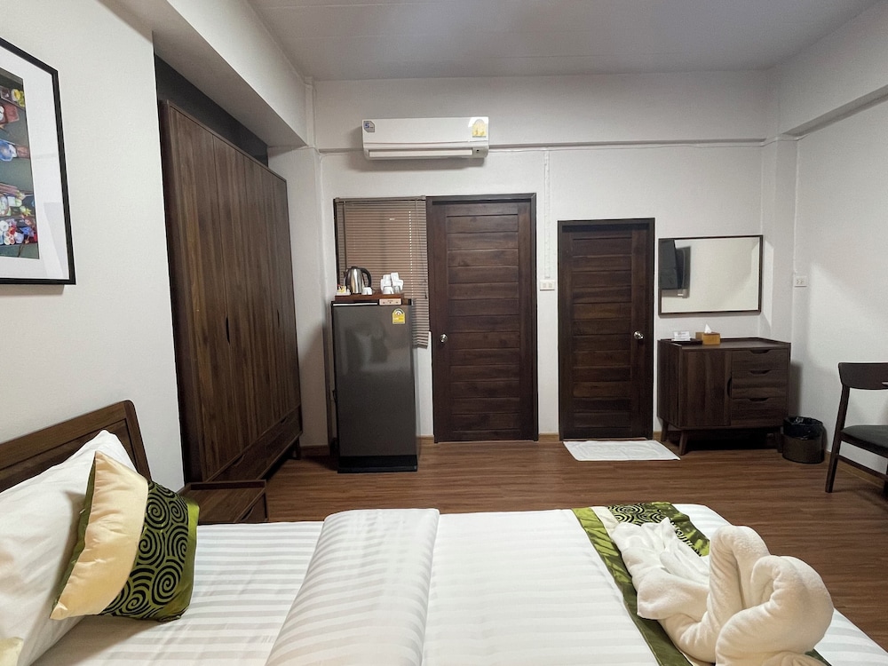 Deluxe Double Room - Photo 9