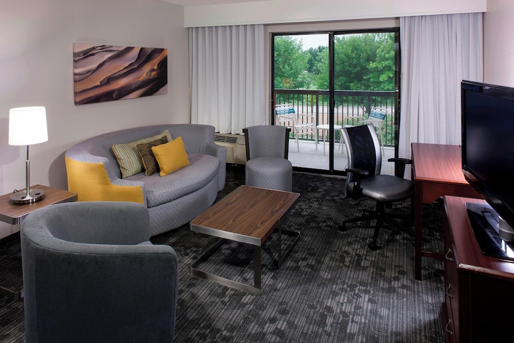 Suite, 1 Bedroom - Photo 5