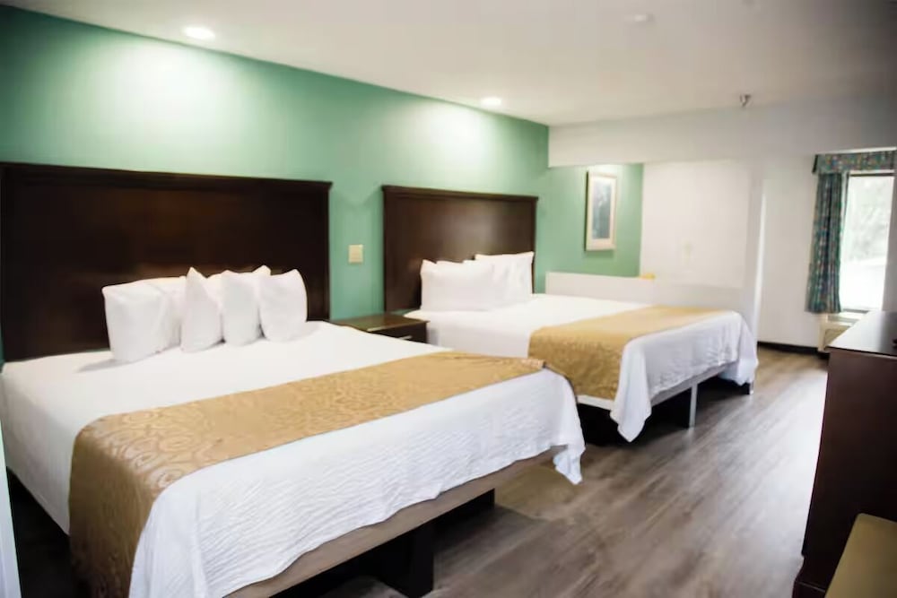 Room, Smoking (2 King Beds with Sofa Bed) photo 1